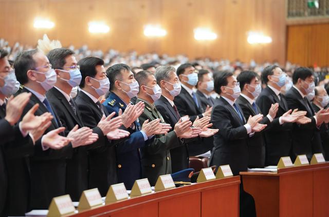 两会视觉丨十四届全国人大二次会议举行新闻发布会