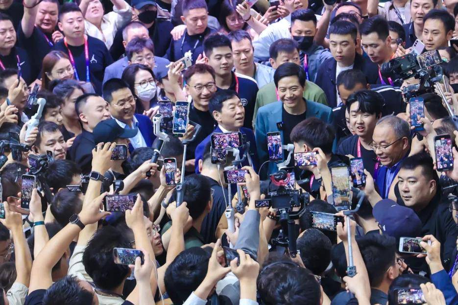 不是我在等，是行业在等：魏建军的孤勇与时代回响